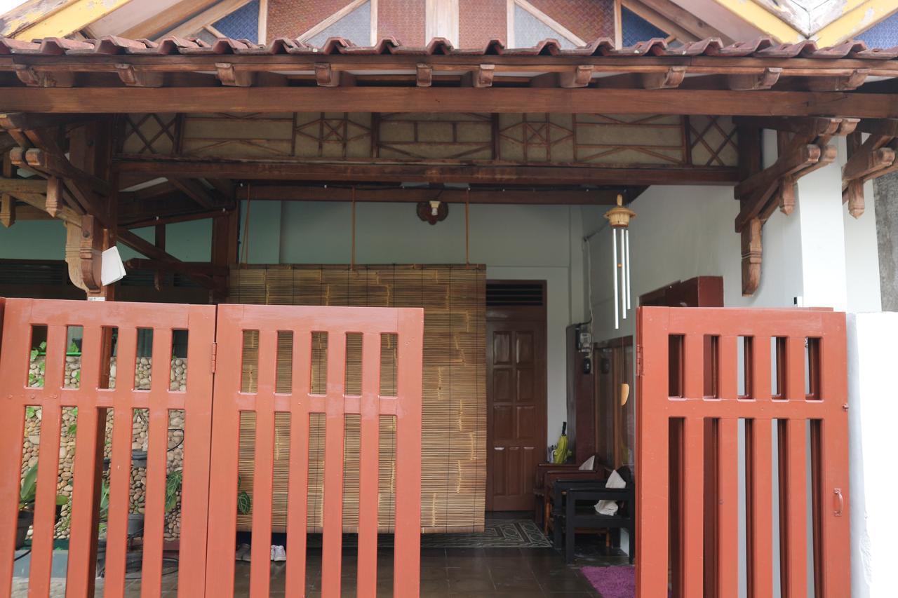 Kembar Guesthouse Yogyakarta Exterior photo