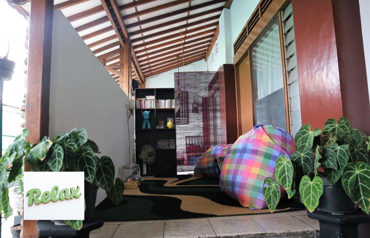 Kembar Guesthouse Yogyakarta Exterior photo